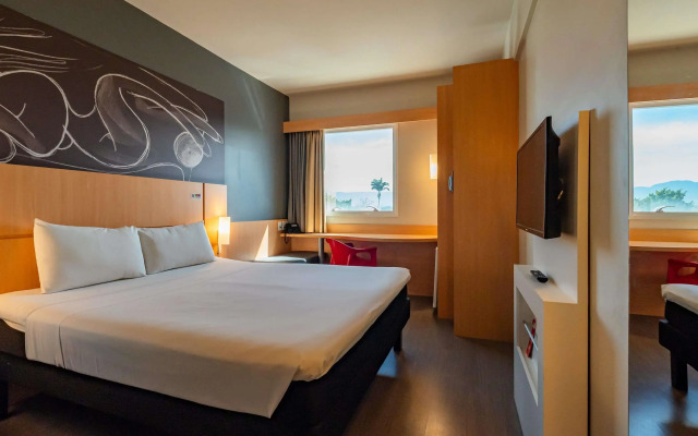 Ibis Guaratinguetá Aparecida