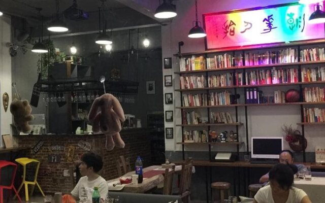 Zhaohuaxishi Youth Hostel