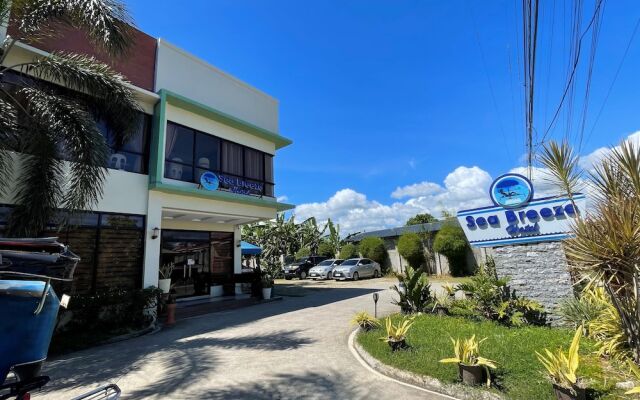 Argao Seabreeze Hotel powered by Cocotel