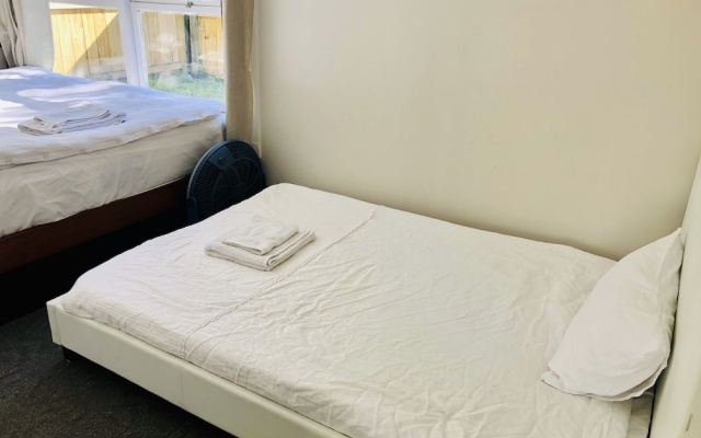ARent - Serviced Garden Cottage - 14a Dignan St – Guest Rooms – Auckland