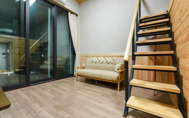Yeosu Chunghong Pension