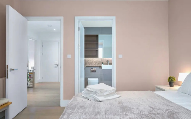 Impeccable 3-bed Apartment in London