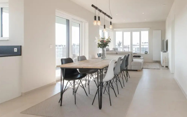 Serene Apartment With Mountain View