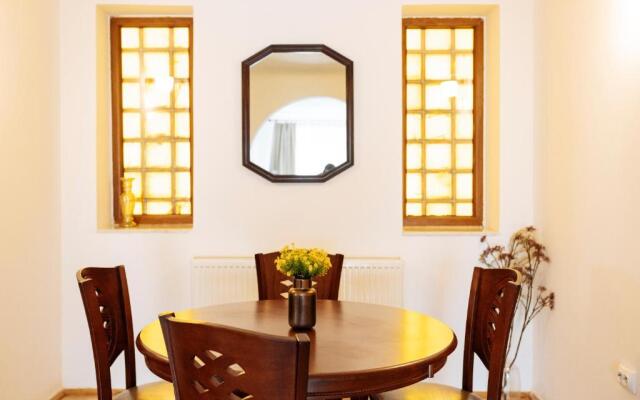 Lovely apartment and quiet courtyard in city centre