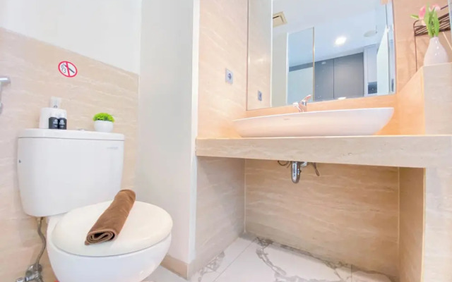 Minimalist and Cozy Studio at Apartment Art Deco