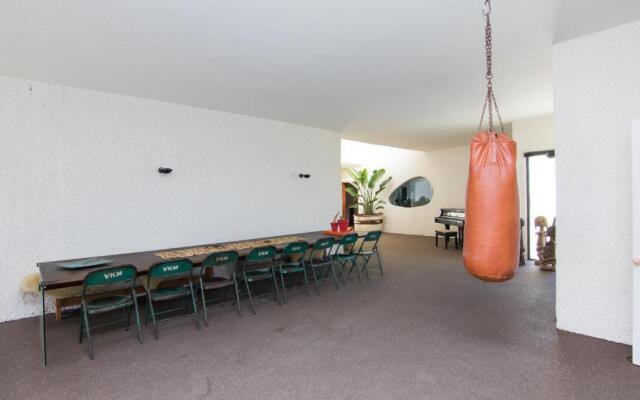 Exclusive Design Villa : 1080 m2, oceanfront, 2 swimming pools.