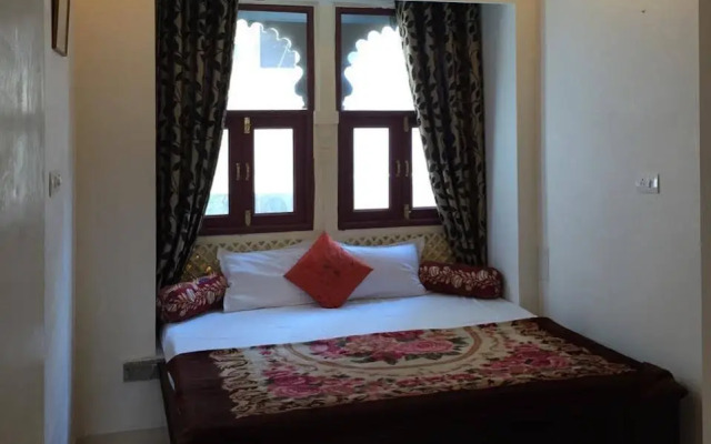 Lake Paradise Hotel
