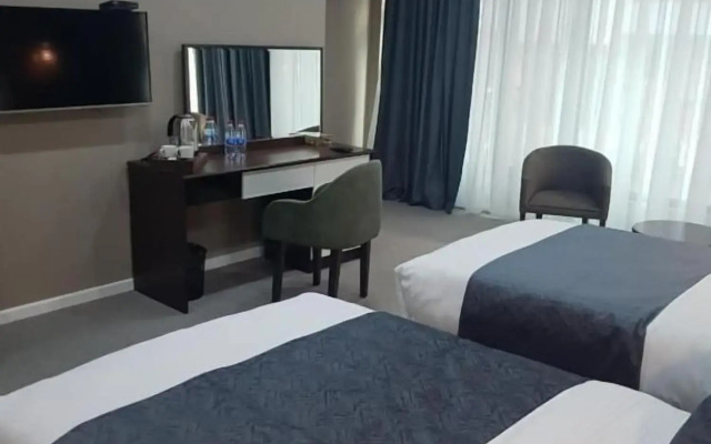 Parallel Hotel