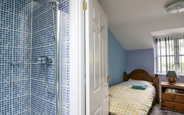 Penybont Apartment