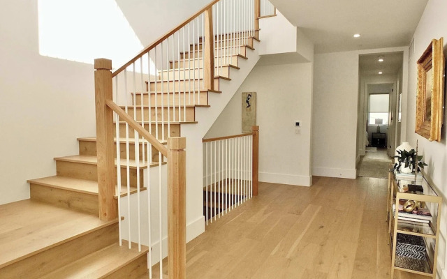 Beach Paradise Stunning 3-story in Long Beach!