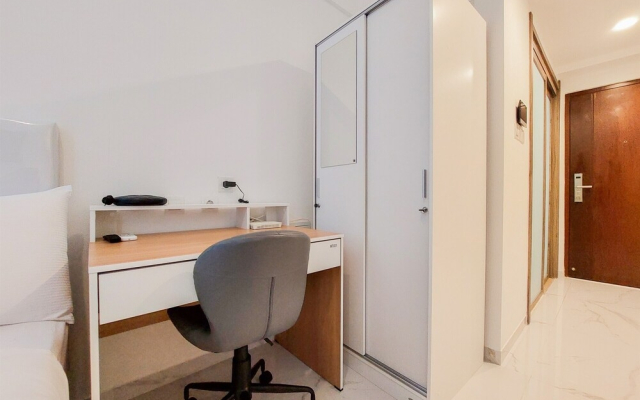 Warm And Simply Look Studio Room Sky House Bsd Apartment