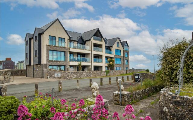 Apartment 10 Waterstone House - Luxury Apartment With Sea Views