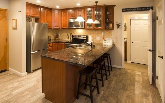 St. Anton Wooded View 2-bedroom Condos w/ Ski Lockers