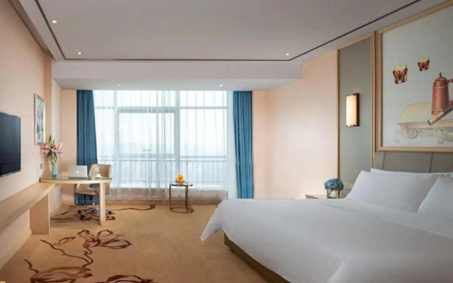 Vienna Classic Hotel (Qilu shoe city zoo store)