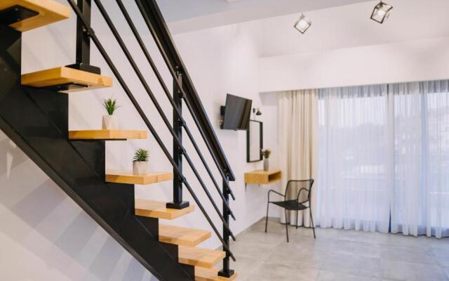 BLUE STONE Luxury Suites