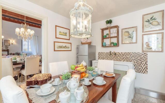 Casa Poggi in Lucca With 5 Bedrooms and 3 Bathrooms