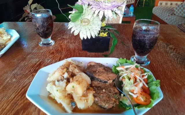 Las Cuevas Beach Lodge