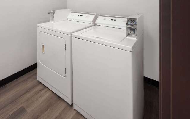 Super 8 by Wyndham Mt. Vernon