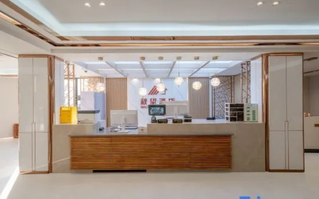 Qiuwang Hotel (Shanghai Caobao Road Subway Station Branch)