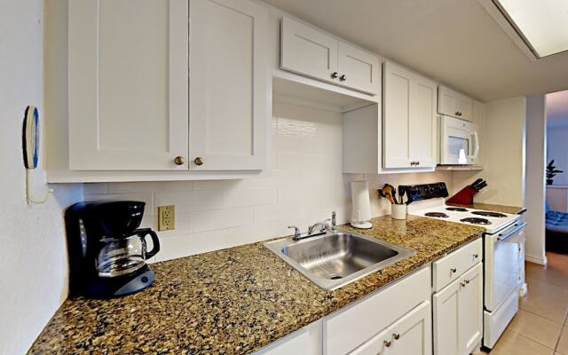 125 Sea Breeze - Studio Condo