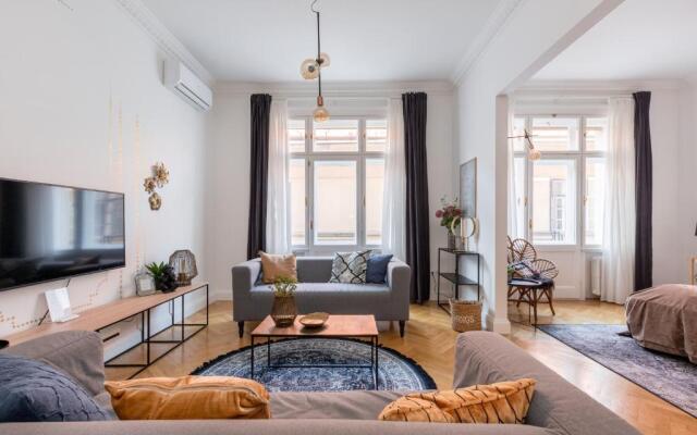 Style & Harmony in The Absolute Center of Budapest