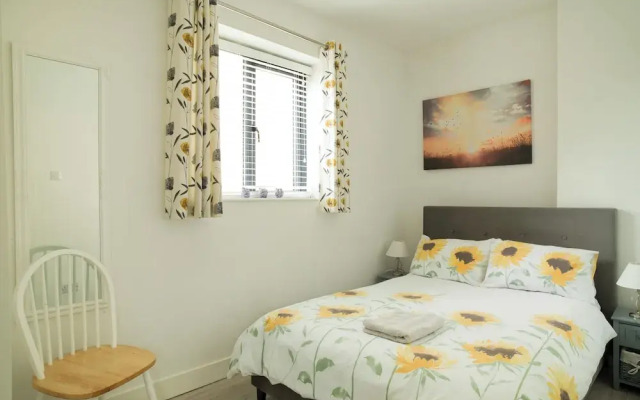 Modern Apartment in the Cotswolds Sleeps 6