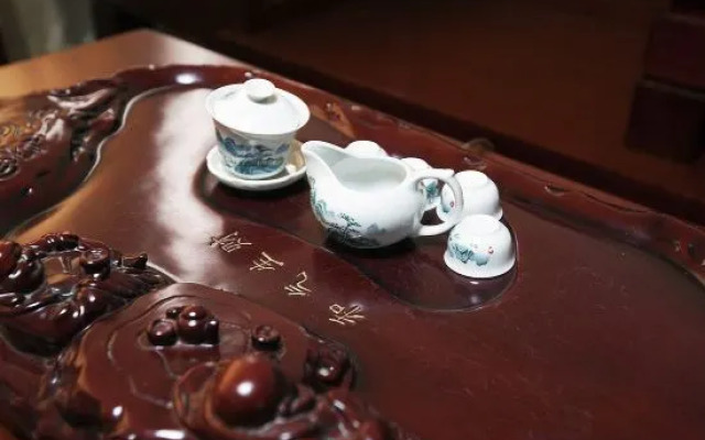 Yifeng Business Motel