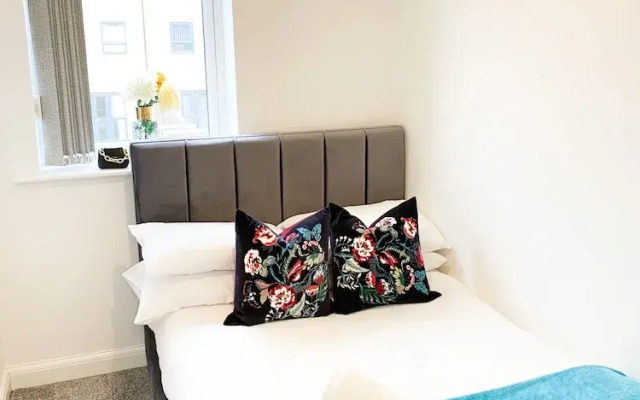Tudors eSuites Luxury House Garden