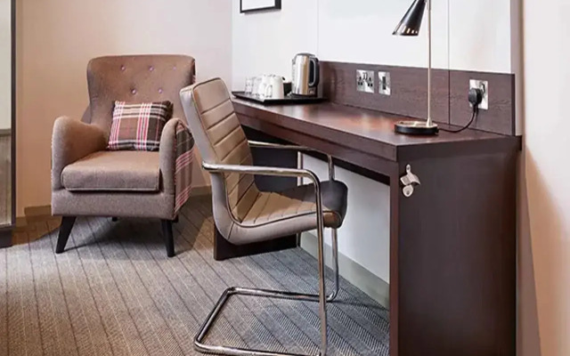 Premier Inn Heathrow Airport T2 & T3 (Bath Road)