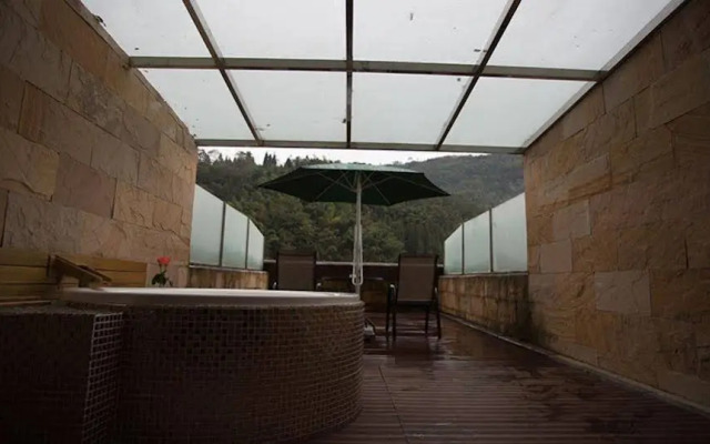 Huashuiwan No. 1 Hot Spring Hotel