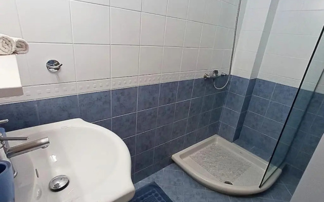 Cool Boho Apartment, 1min to Highway, Parking