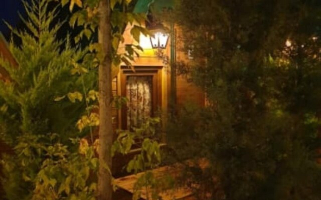Charming Bungalow with Shared Garden near Beach in Cinarcik, Yalova