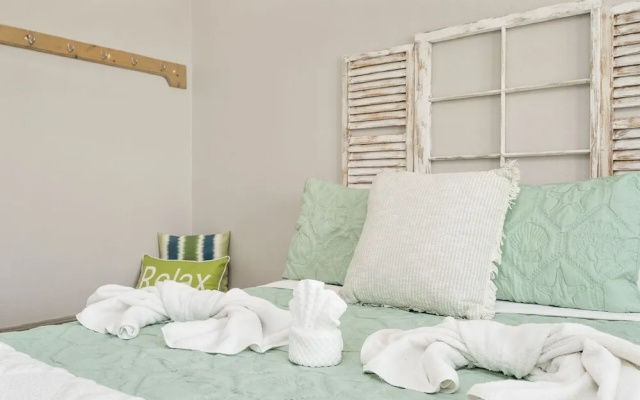 Shore Relaxin' 4 Bedroom Home by RedAwning