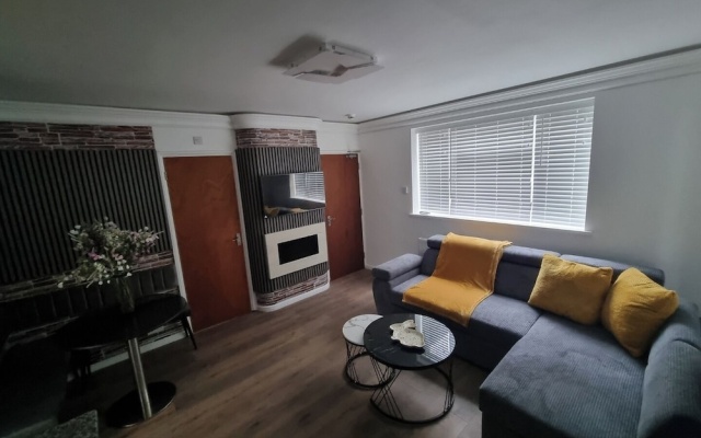 Apartment Sleeps 4 With Enclosed Garden