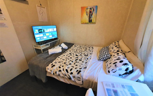 WOODY Pt - AMAZING 1970's SHARE HOUSE BY THE SEA-3 rooms available! – Guest Rooms – Woody Point
