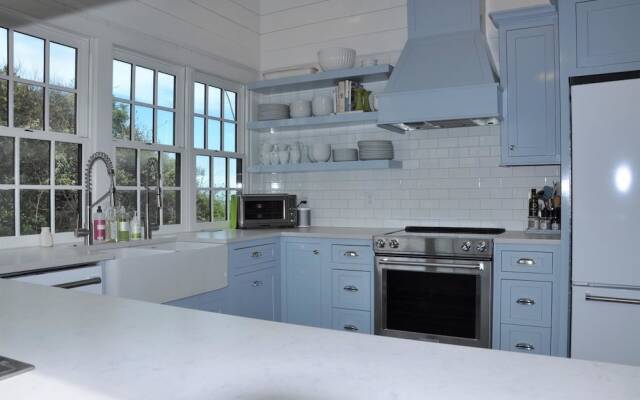Delta House - 6 Br Home