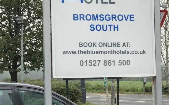 OYO Bluemont Hotel