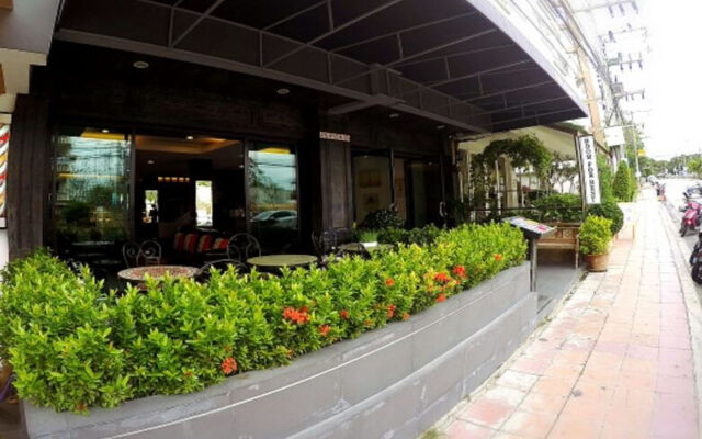 OYO 898 Sota Residence