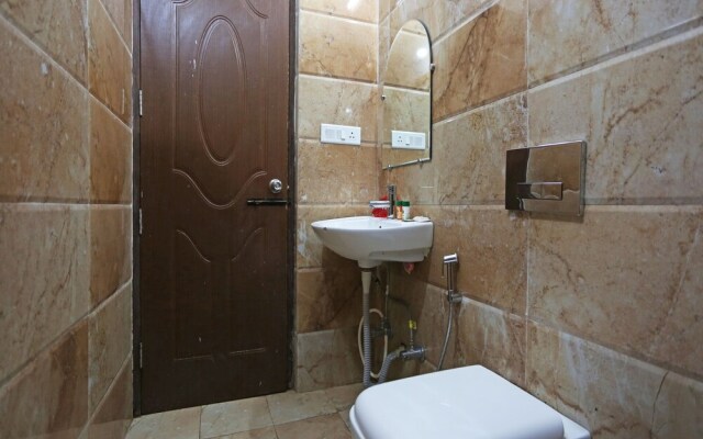 OYO 4451 Hotel Super Mall Residency