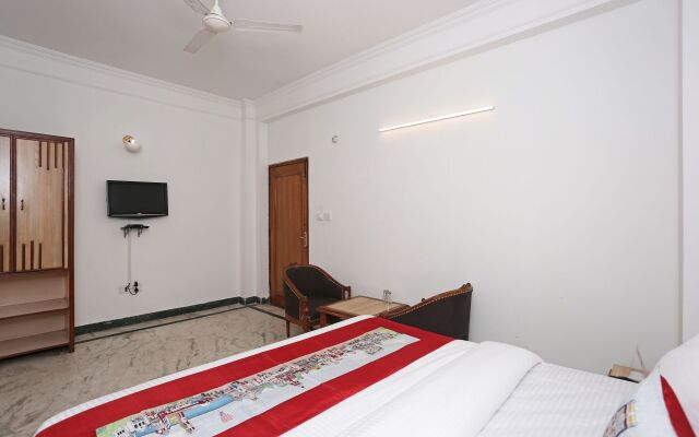 OYO 10072 Hotel Amrit Regency