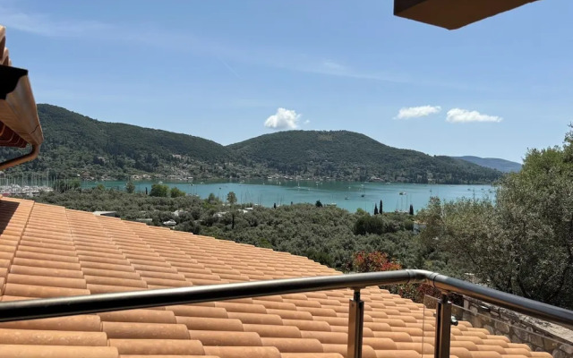 Smaragdine Blue Villa