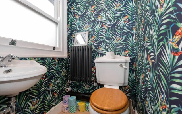 Bright 2 Bedroom Flat in Lower Clapton