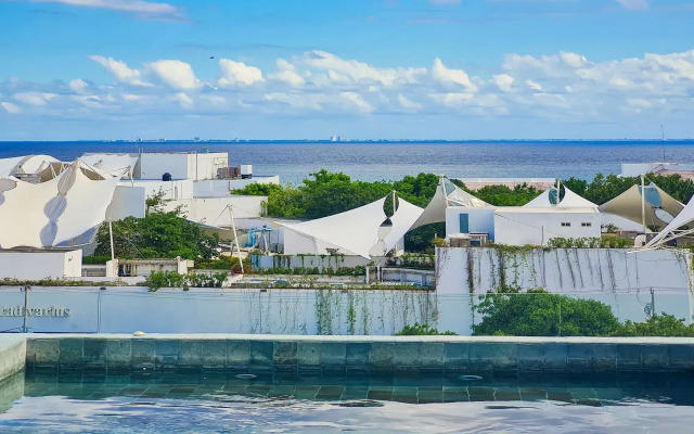 Kaab by the Beach. Condo with roofpool