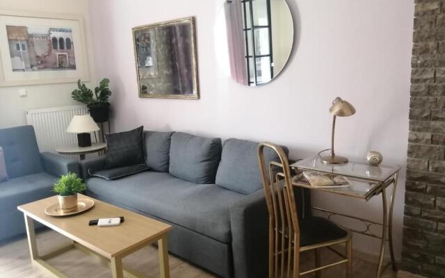 Luxury seafront house nearby Delphi