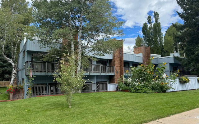 Shadow Mountain Lodge