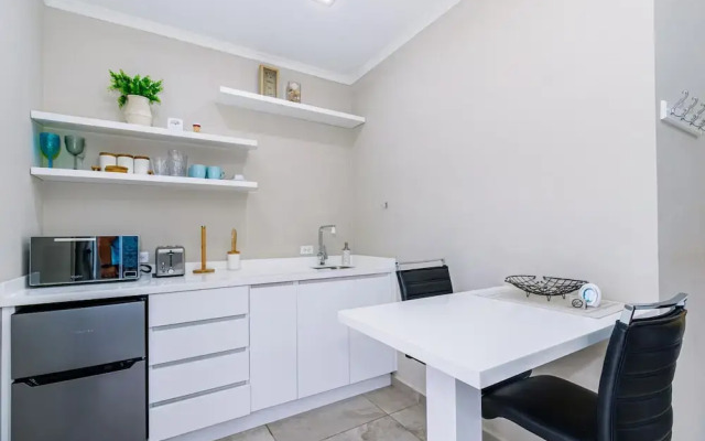 Luxury New 5 Location Pool Outdoor Kitchen