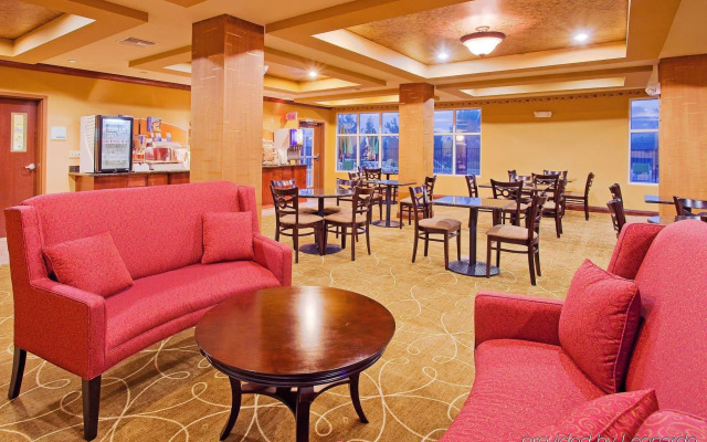 Holiday Inn Express & Suites Foley by IHG