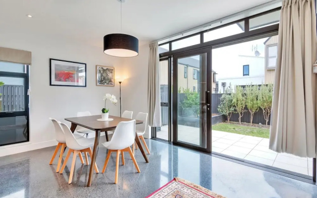 Wonderful Hobsonville Three Bedroom Home