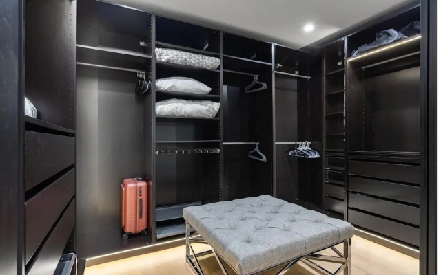 Luxury Clarendon 4-BR Homestay - McVeigh