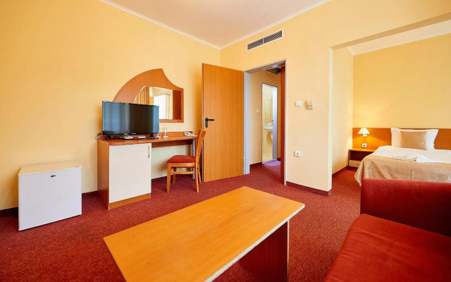 Paradise Hotel - Pomorie